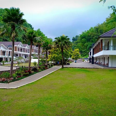 Zuri Resort Cipanas Puncak Zewnętrze zdjęcie