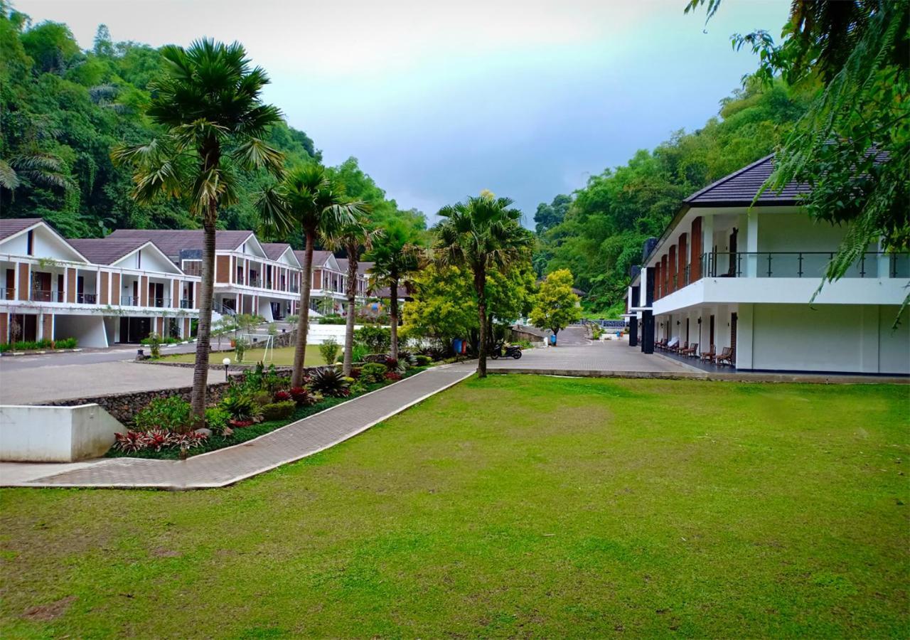 Zuri Resort Cipanas Puncak Zewnętrze zdjęcie